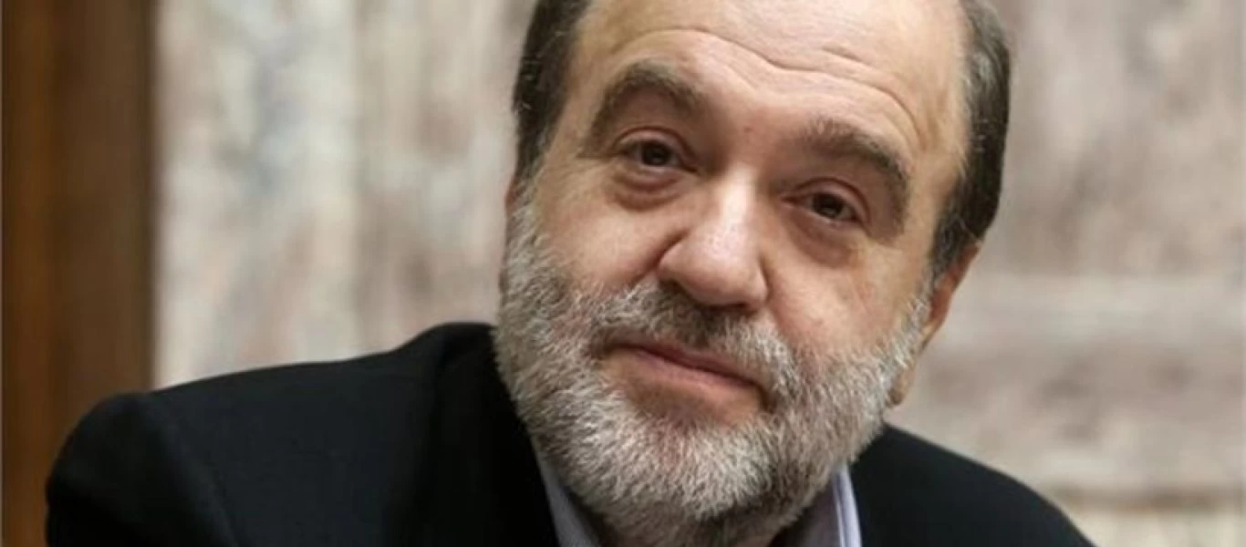 Ο Τρύφων Αλεξιάδης εξηγεί γιατί λιποθύμησε στη Βουλή: «Χειρουργήθηκα για όγκο στον εγκέφαλο» (φώτο)